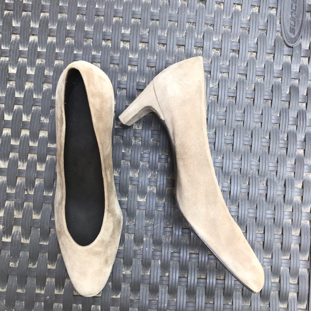 Stuart Weitzman Classic Suede Pump | Size 8.5 - image 1